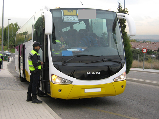 Los autobuses escolares superan la inspección municipal de la Policía Local