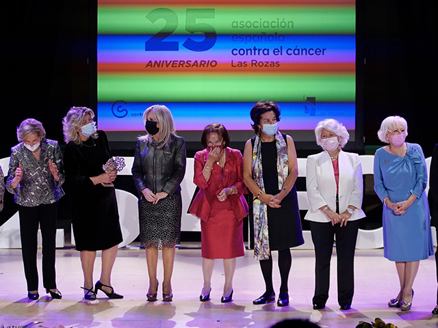 Homenaje a la Asociación Española Contra el Cáncer  de Las Rozas con motivo de su 25 aniversario