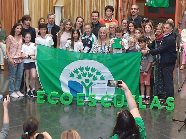 Dos nuevos centros escolares de Las Rozas se incorporan a la Red de Ecoescuelas y siete renuevan sus Banderas Verdes 