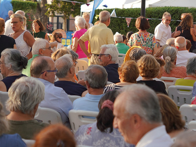 Las Rozas celebró el Día de los Abuelos con música, baile y un emotivo homenaje
