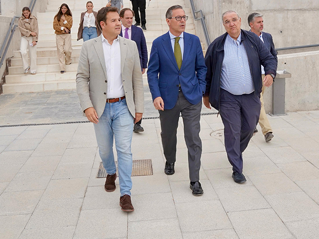 Serrano y De la Uz visitan el nuevo complejo de La Marazuela