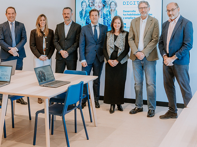 Un centenar de desempleadas participan en el programa ‘Comunidades Digitales’