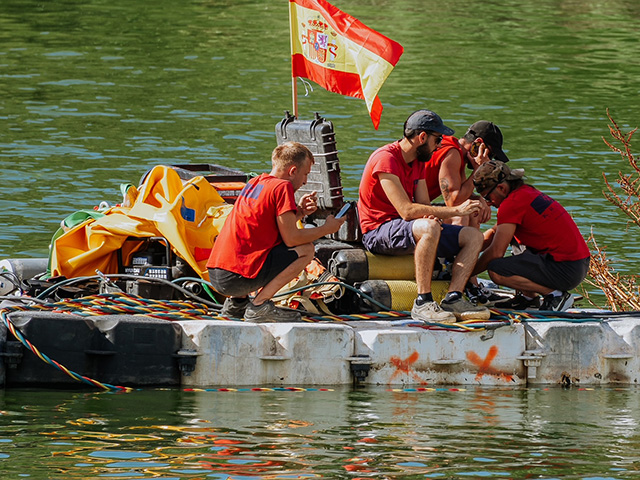 Comienzan los trabajos para recuperar la estatua de los cormoranes de Molino de la Hoz