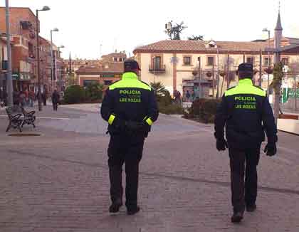 Agentes patrullando