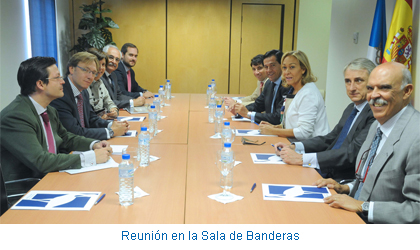 Reunión en la Sala de Banderas