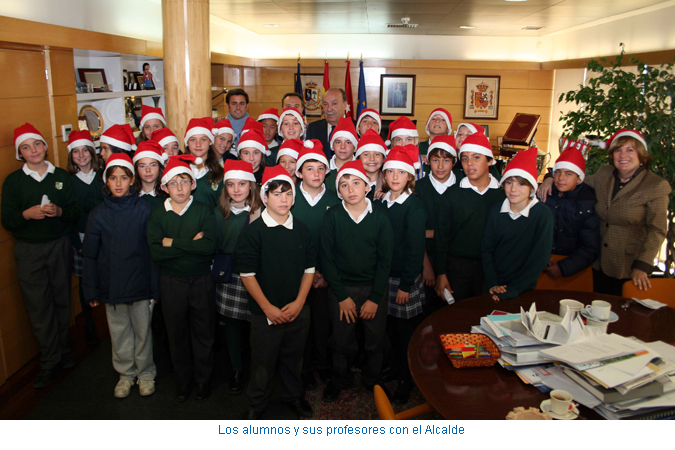 Los alumnos y sus profesores con el Alcalde