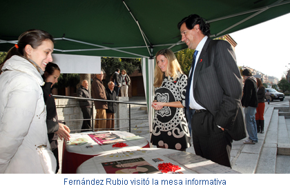 Fernández Rubio visitó la mesa informativa