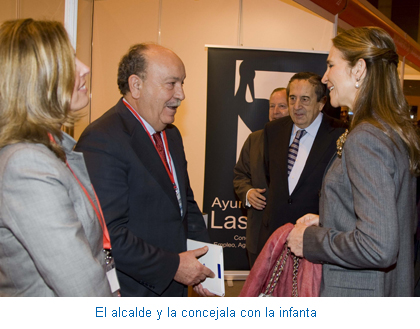 El alcalde y la concejala con la infanta