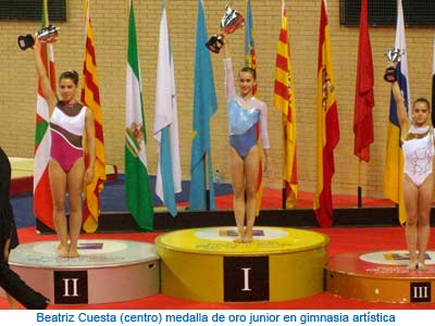 Beatriz Cuesta (centro) medalla de oro junior en gimnasia artística