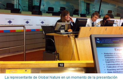 La representante de Global Nature en un momento de la presentación