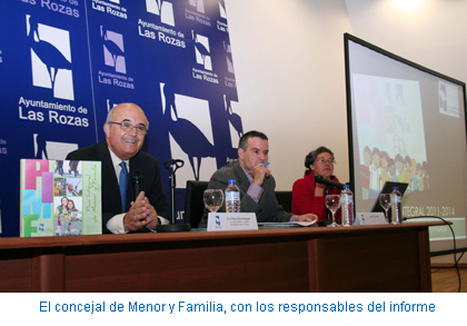 El concejal de Menor y Familia, con los responsables del informe