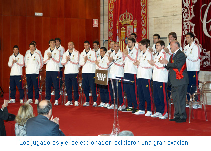 Los jugadores y el seleccionador recibieron una gran ovación