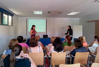 Asistentes a un taller del Área de Mujer