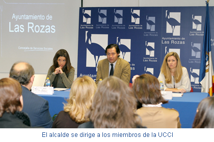 El alcalde se dirige a los miembros de la UCCI