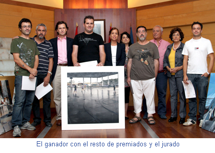 El ganador con el resto de premiados y el jurado