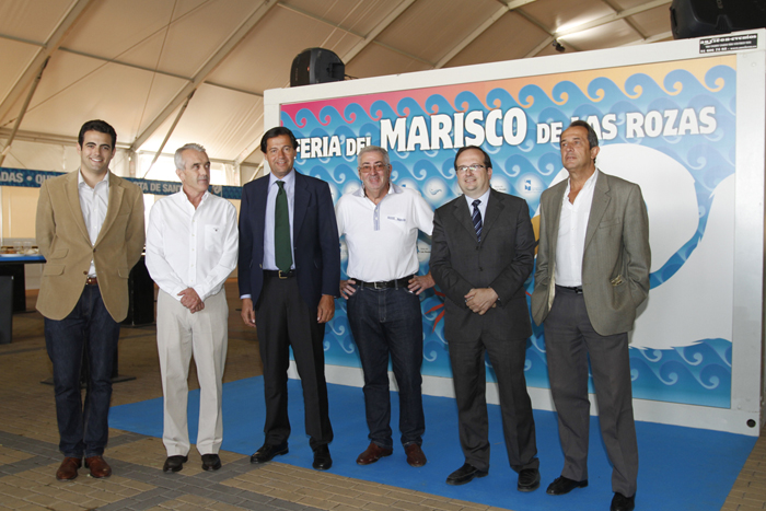 Saludo tras la firma del Convenio