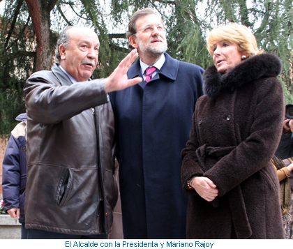 El Alcalde con la presidenta y Mariano Rajoy