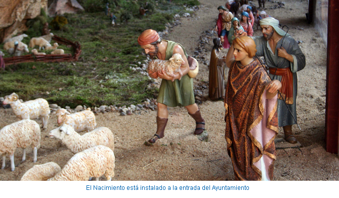 El Nacimiento está instalado a la entrada del Ayuntamiento