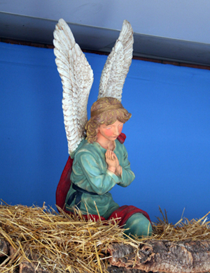 Ángel sobre el portal de belén