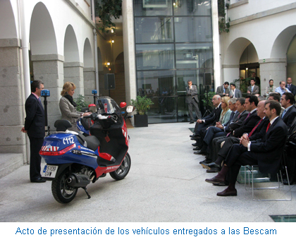 Acto de presentación de los vehículos entregados a las Bescam