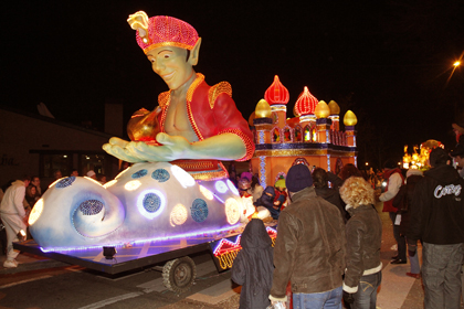 Charangas, pasacalles y carrozas acompañarán a los Reyes Magos de Oriente