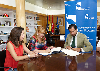 Un momento de la firma