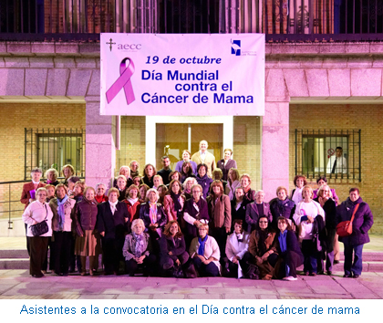 Asistentes a la convocatoria en el Día contra el cáncer de mama