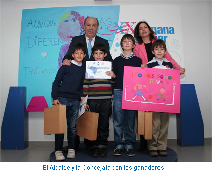 Cuatro del colegio Los Jarales el Concurso de carteles Aprendiendo en Igualdad | de Las Rozas de Madrid