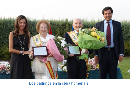 Los padrinos en la cena homenaje