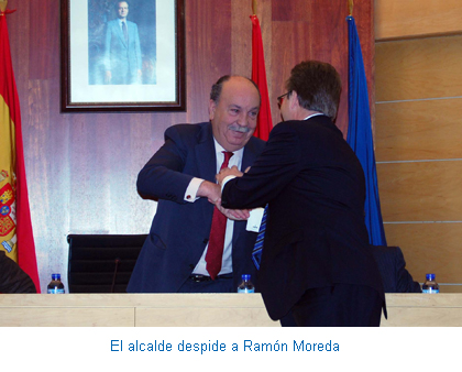El alcalde despide a Ramón Moreda