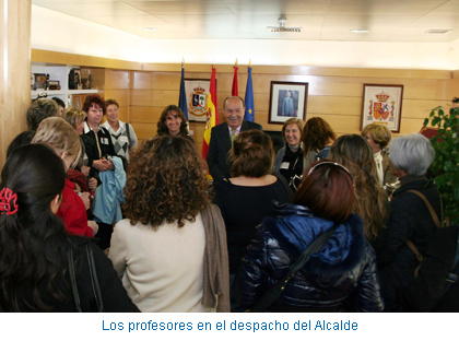 Los profesores en el despacho del Alcalde