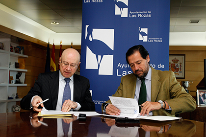 Un momento de la firma