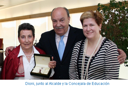 Dioni, junto al Alcalde y la Concejala de Educación