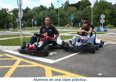 Alumnos en una clase práctica