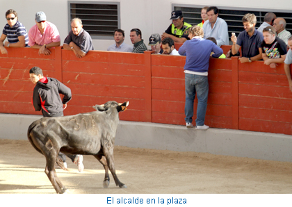 El alcalde en la plaza