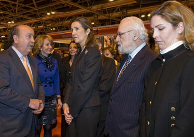 El Alcalde saluda a la Infanta Elena durante la visita a la Feria
