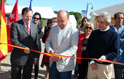 El Alcalde inaugura la Feria en compañía del Concejal de Fiestas Javier Espadas y del Director Manuel Almanzor