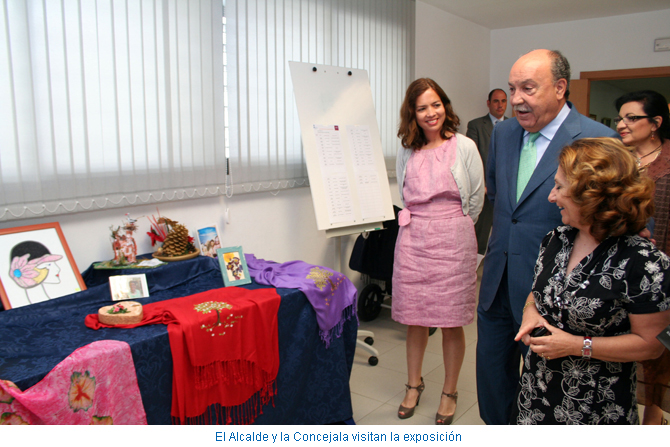 El Alcalde y la Concejala visitan la exposición