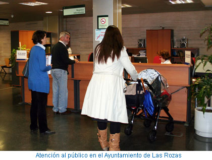 Atención al público en el Ayuntamiento de Las Rozas