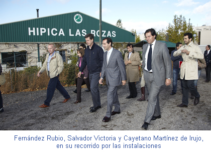 Fernández Rubio, Salvador Victoria y Cayetano Martínez de Irujo, en su recorrido por las instalaciones