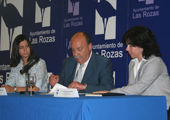 El Alcalde firma la adhesión a la RECC