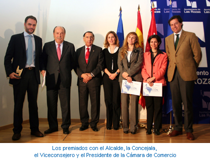 Los premiados con el Alcalde, la Concejala, el Viceconsejero y el Presidente de la Cámara de Comercio