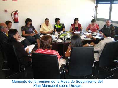 Momento reunión mesa seguimiento plan drogas