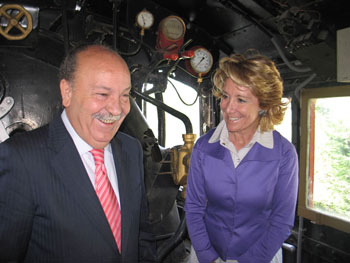 La Presidenta Esperanza Aguirre y el Alcalde de Las Rozas, Bonifacio de Santiago, visitan la locomotora