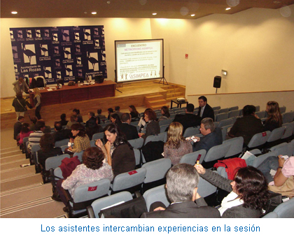 Los asistentes intercambian experiencias en la sesión