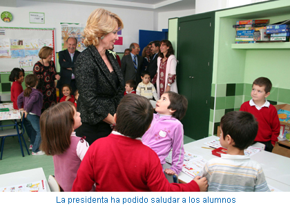 La presidenta ha podido saludar a los alumnos