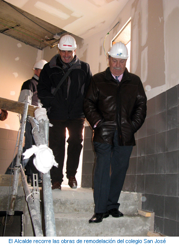 El Alcalde recorre las obras de remodelación del colegio San José