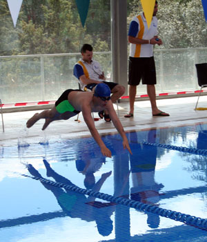 Un niño durante la competición de natación del año pasado
