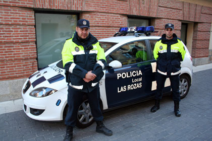 Una patrulla de la Policía Local con la nueva indumentaria