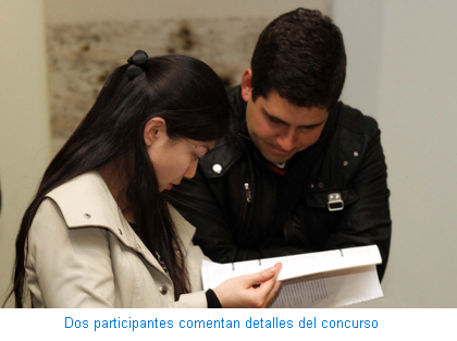 Dos participantes comentan detalles del concurso